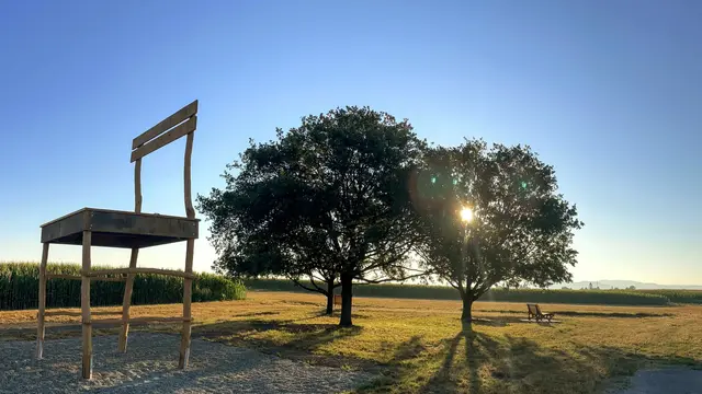 Der Gründungsplatz der Gemeinde Neuried im Sonnenschein